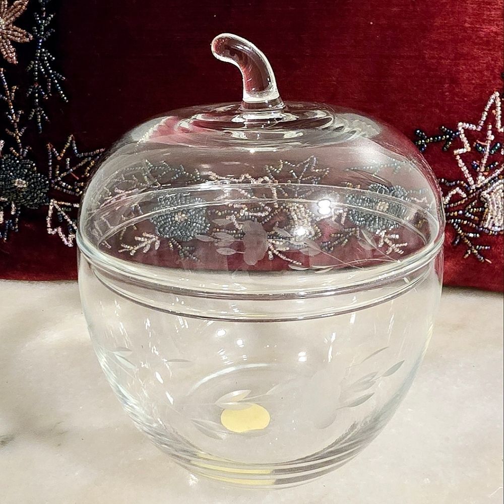 Vintage Princess House Heritage Etched Crystal Apple Candy / Nut Dish with lid